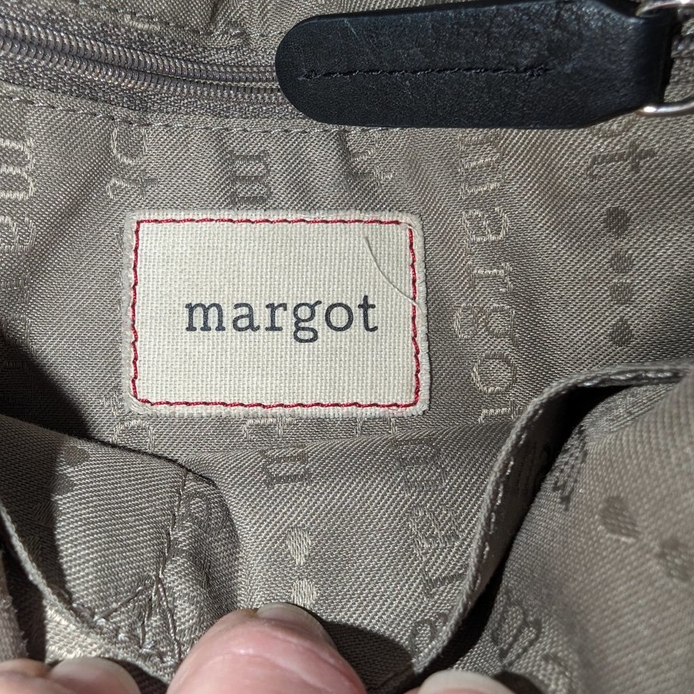 Margo New York Natalie Zip Flap Crossbody leather - Picture 8 of 11